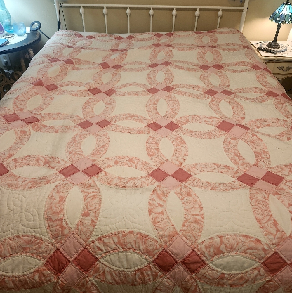 Vintage Handmade Double Wedding Ring Quilt - Queen - Dusty Rose Pink - 1980s